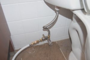 vòi xịt vệ sinh bị rỉ nước